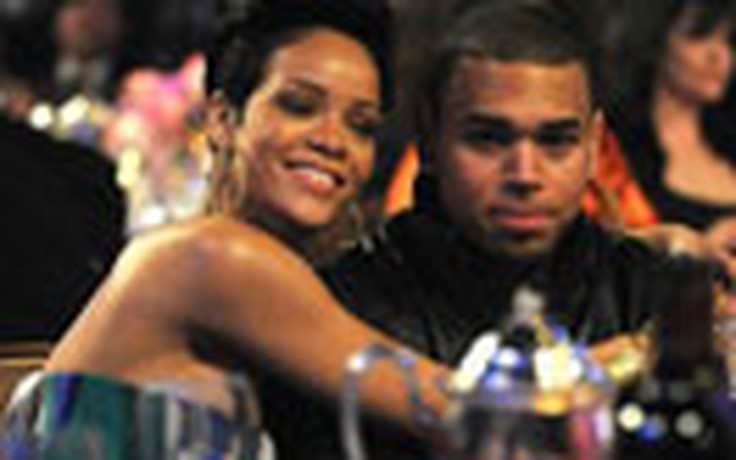 Rihanna chạm mặt “oan gia” Chris Brown