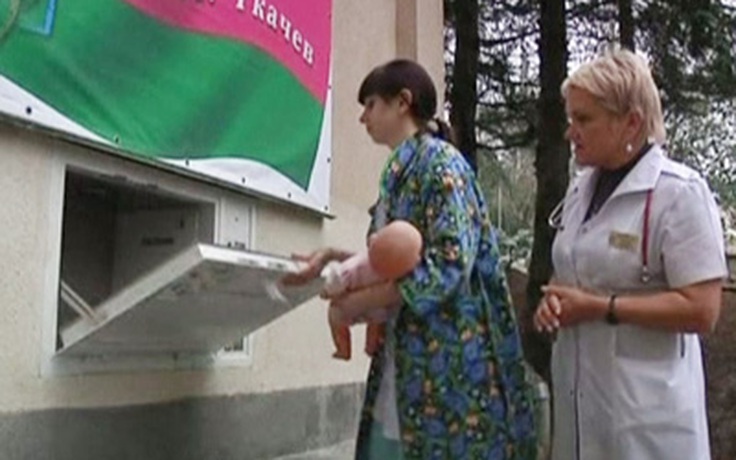 Thùng cứu trẻ sơ sinh bị bỏ rơi ở Nga