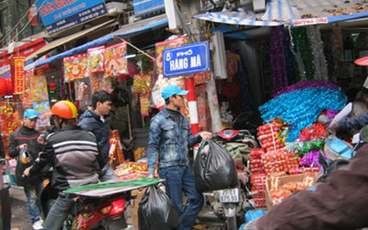 Đầu năm, tấp nập thị trường vàng mã Hà Nội