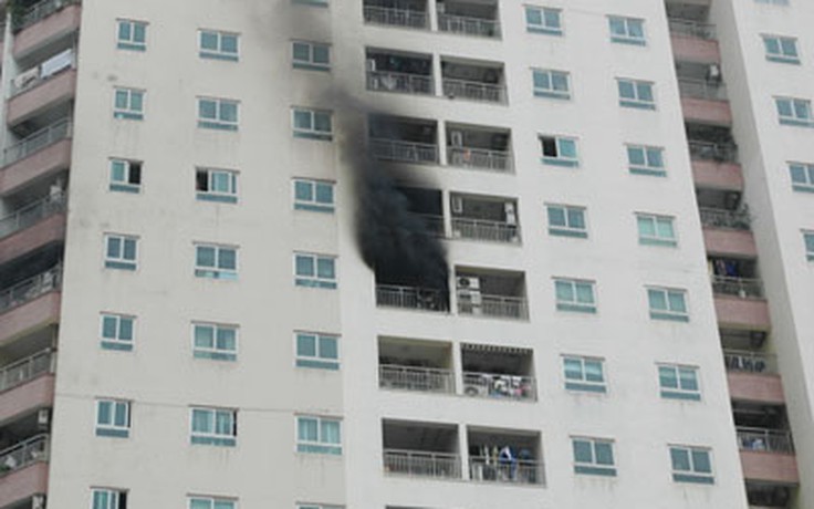 Cháy tòa nhà 34 tầng, xe thang không thể tiếp cận