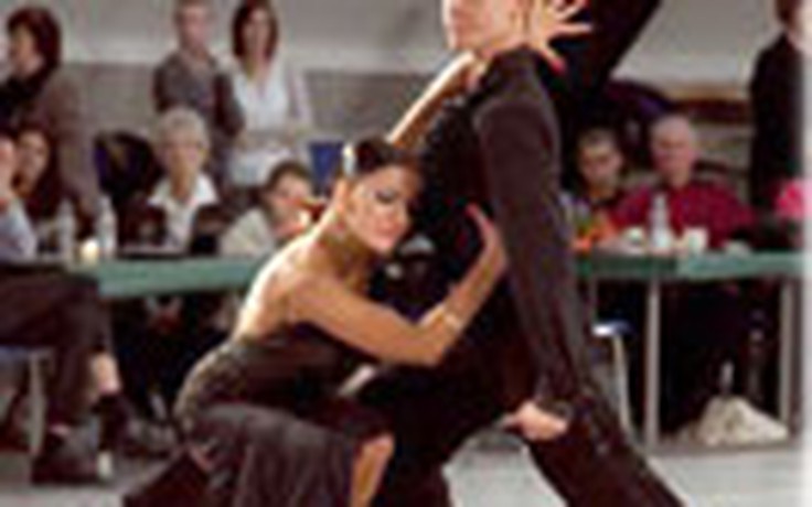 Hai vũ công top 3 dancesport thế giới biểu diễn tại VN
