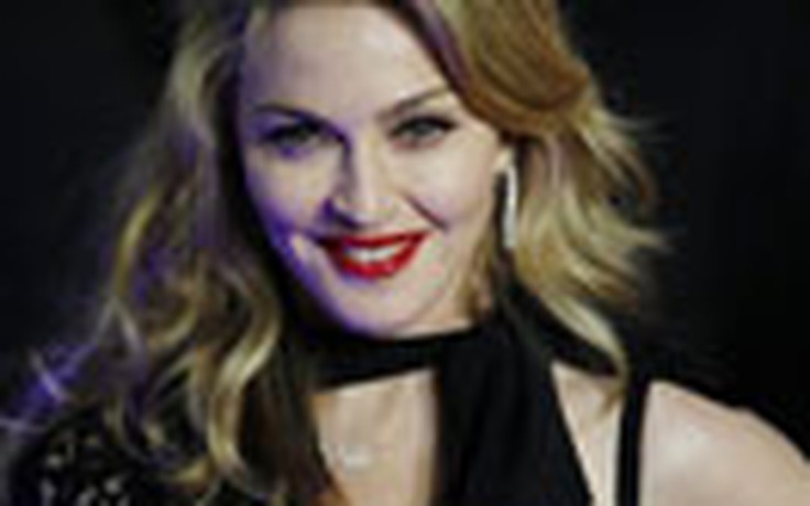 Quảng cáo nước hoa của Madonna bị "tuýt còi"