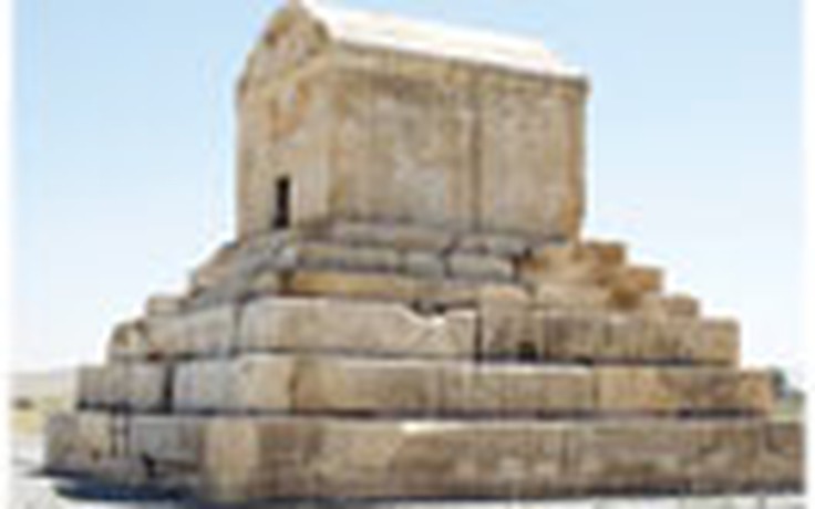 Đại đế Cyrus chết vì nữ tướng