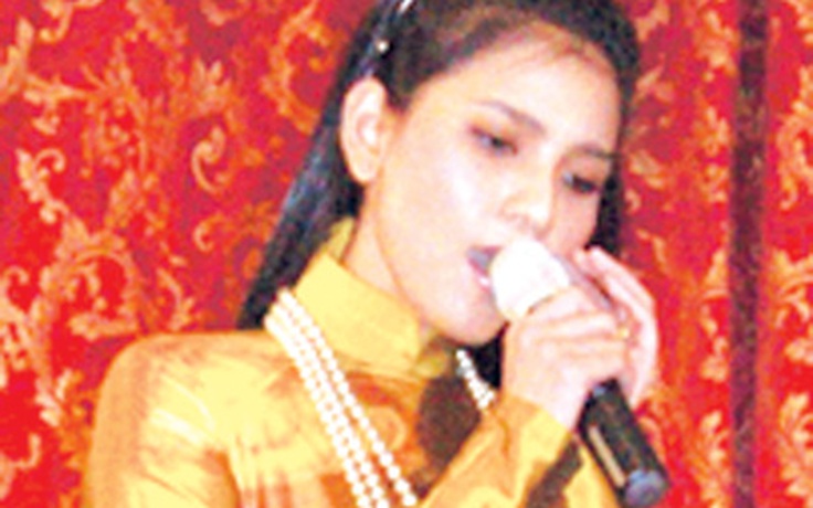 Trương Thị May ca hát tại Mỹ