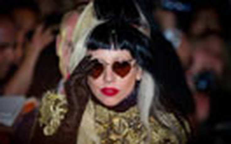 Lady Gaga “thỉnh thầy” xem ngày đi tour