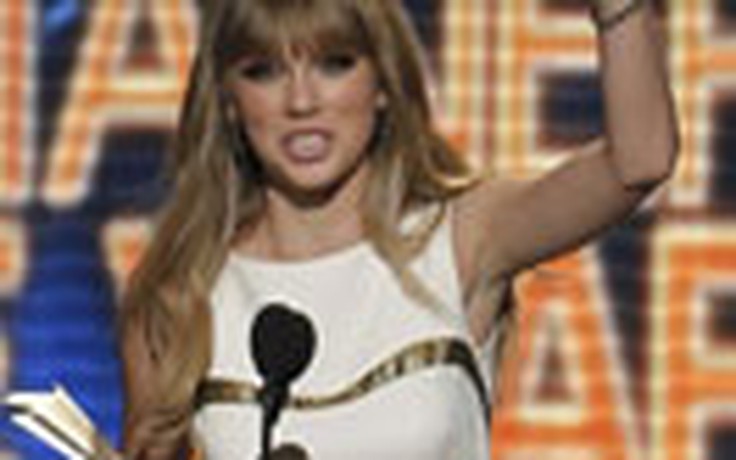Taylor Swift lần thứ 2 thắng giải ACM