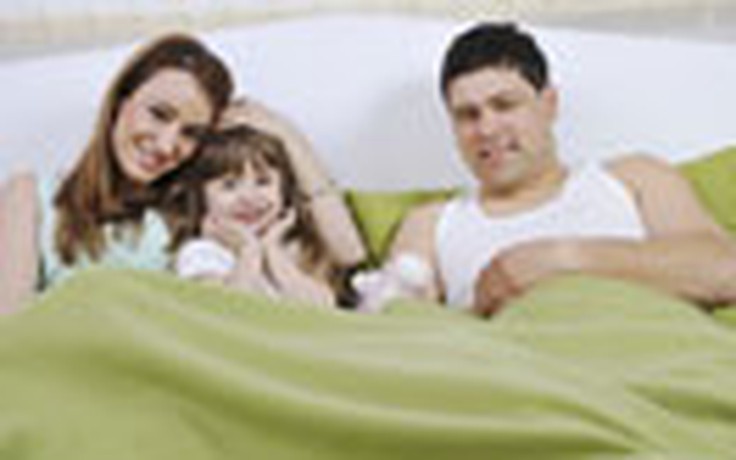 Trẻ ít béo phì khi ngủ chung với cha mẹ