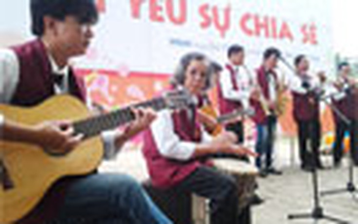 Ra mắt chương trình âm nhạc đường phố "Tôi yêu sự chia sẻ" tại Huế