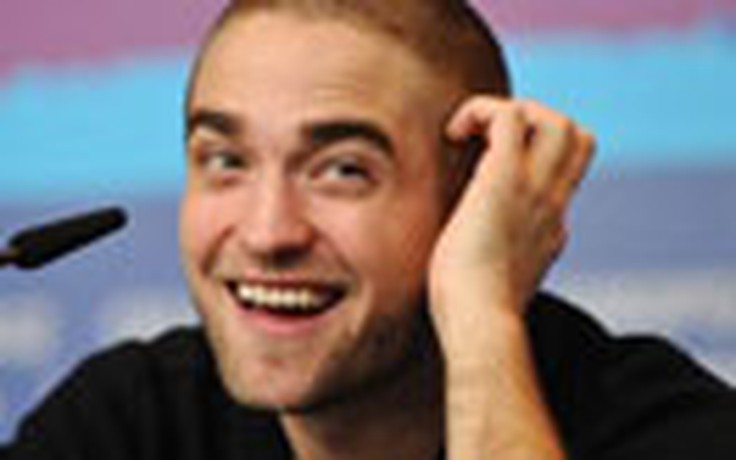 Robert Pattinson quá “đắt show”