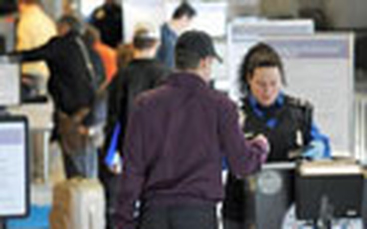Mỹ nới lỏng kiểm tra hành khách lớn tuổi tại sân bay