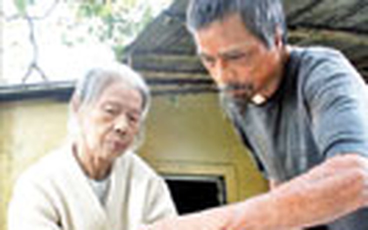 Ngày về của “cậu bé napalm”: Cô dâu Thụy Sĩ ở làng