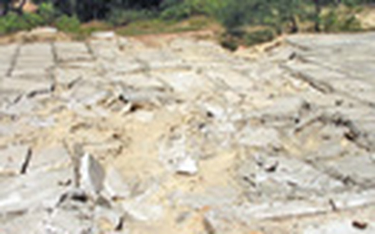 Trộm cát cày nát vỉa hè