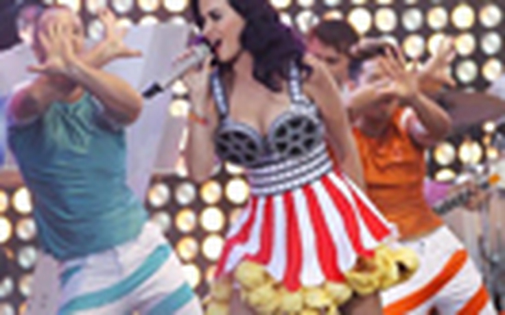 "Tắc kè hoa" Katy Perry "hóa" bắp rang giới thiệu phim