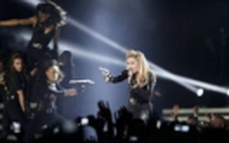 Cư dân mạng đòi Madonna hủy show diễn ở Ba Lan