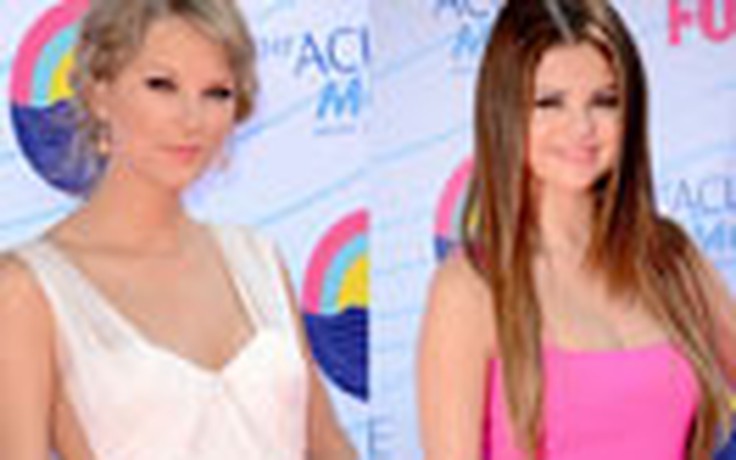 Sao tụ hội ở Teen Choice Awards 2012