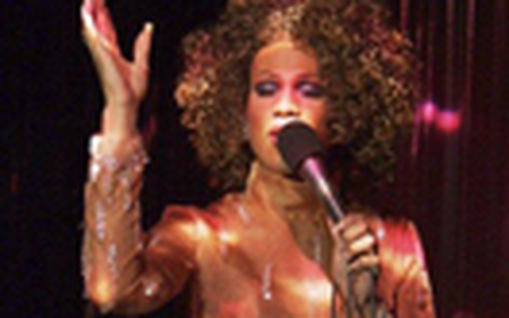 CNN nhầm đàn ông giả gái là... Whitney Houston