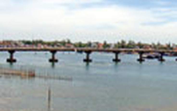Ngư dân mong tháo bỏ cầu cũ Thuận An