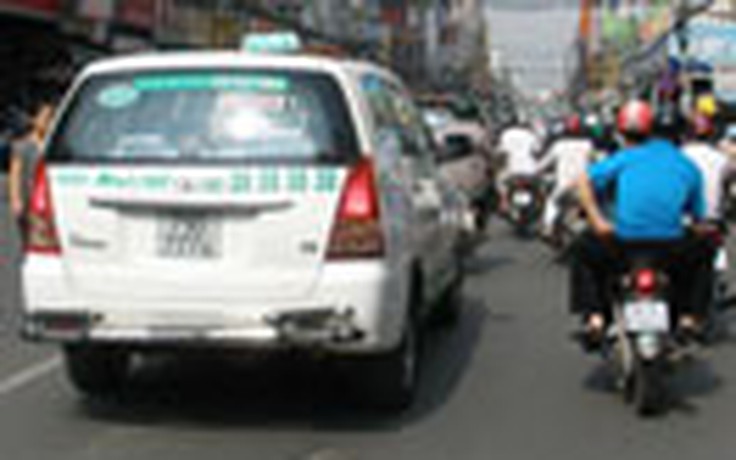 Hai hãng taxi tăng giá cước