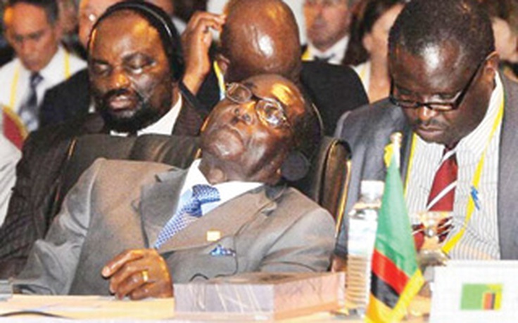 Bộ trưởng chỉ trích tổng thống “ngủ gật”