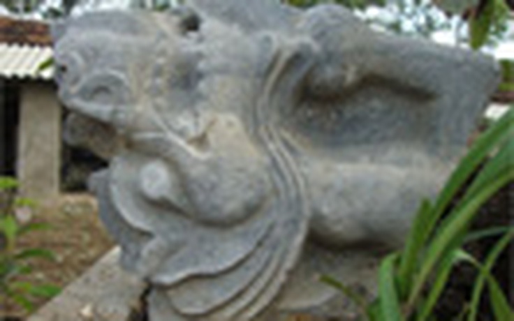Phát hiện đầu rồng đá ở di tích Thành nhà Hồ
