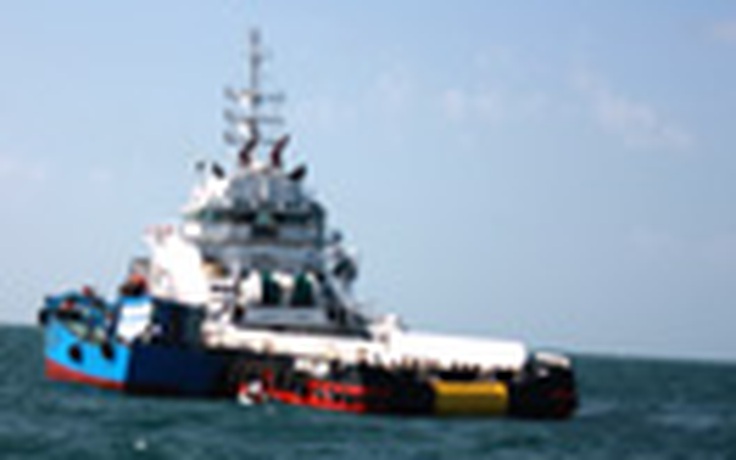 Cảnh sát Biển bắt hai tàu mua bán 10.000 lít dầu trái phép