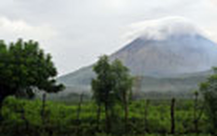 Núi lửa San Cristobal phun hàng ngàn tấn tro lên bầu trời