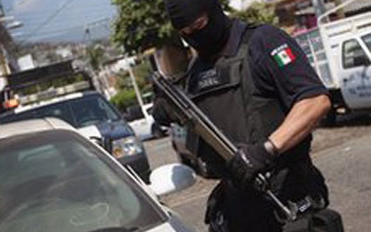 Mexico phát hiện 16 thi thể chất trong xe tải