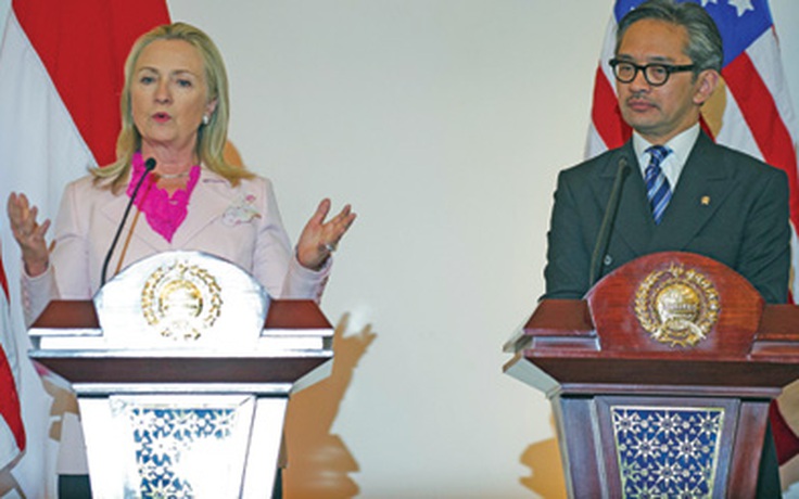 Bà Clinton đến Indonesia bàn về biển Đông