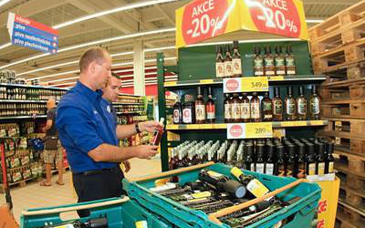 Czech cấm bán rượu có độ cồn trên 20 %