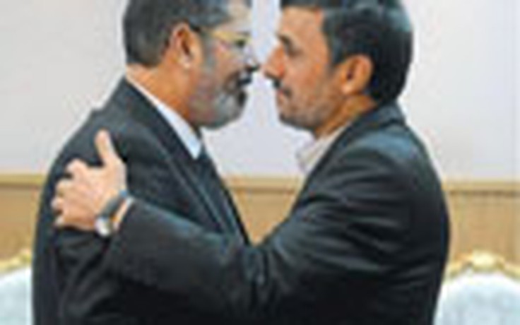 Tranh cãi tiếp diễn tại Iran về chuyến thăm của tổng thống Ai Cập