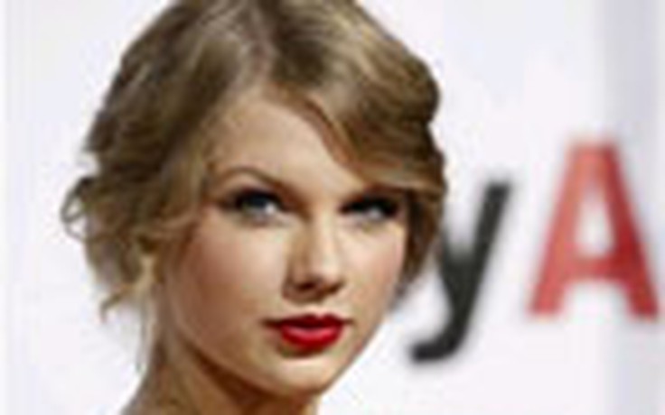 Taylor Swift, Rihanna "khoe giọng" tại Grammy 2013