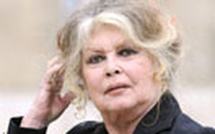 Brigitte Bardot theo chân Depardieu “nghỉ chơi” nước Pháp?