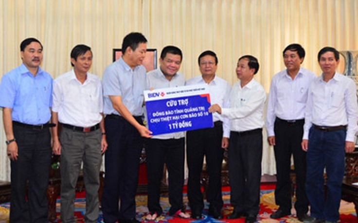 BIDV tặng hơn 1 tỉ đồng cho Quảng Trị khắc phục bão số 10