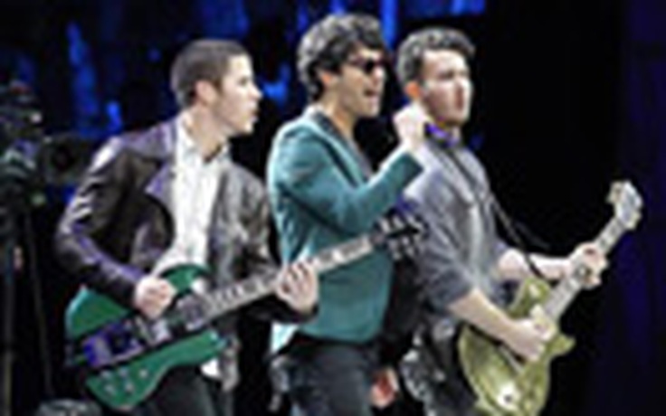 Nhóm Jonas Brothers chính thức tan rã