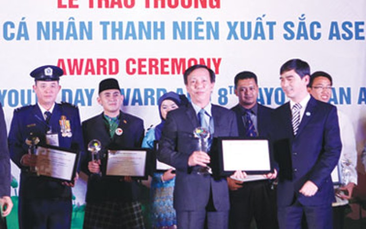 Báo Thanh Niên nhận giải thưởng tổ chức thanh niên xuất sắc ASEAN