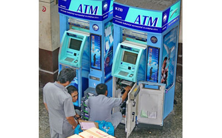 Thái Lan: Ăn cắp tiền siêu hạng từ ATM
