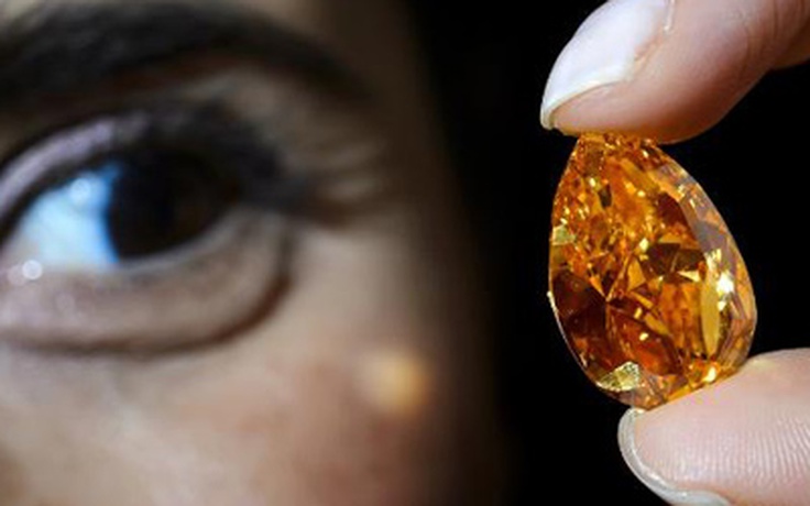 Kim cương cam giá 35,5 triệu USD