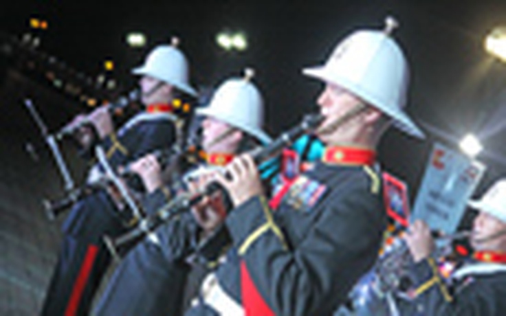 Ban nhạc tàu khu trục Hải quân Hoàng gia Anh biểu diễn tại Đà Nẵng