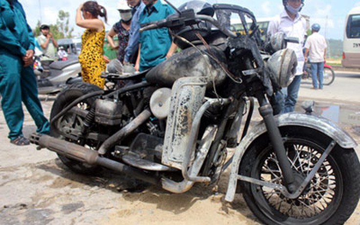 Mô tô Harley Davidson bốc cháy tại cây xăng