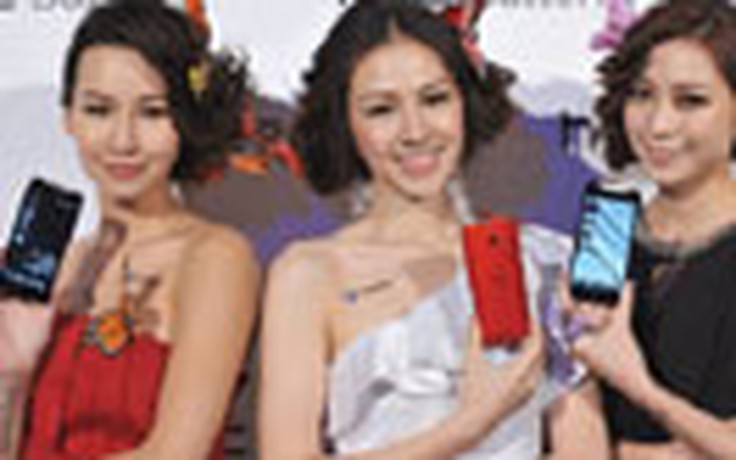 So sánh màn hình HTC Butterfly với Xperia Z