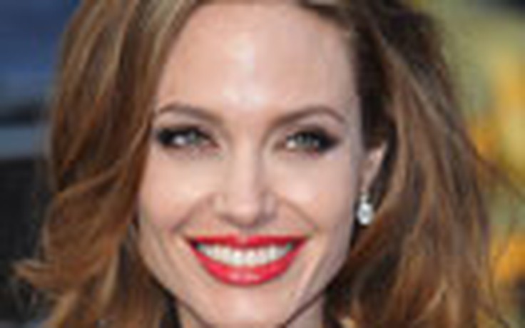 Angelina Jolie ủng hộ quỹ của cô bé từng bị Taliban bắn