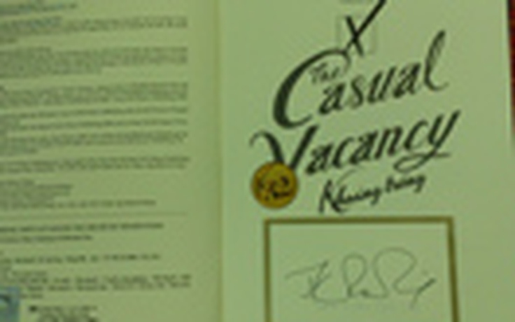 Đấu giá cuốn sách có chữ ký của J.K.Rowling tại VN