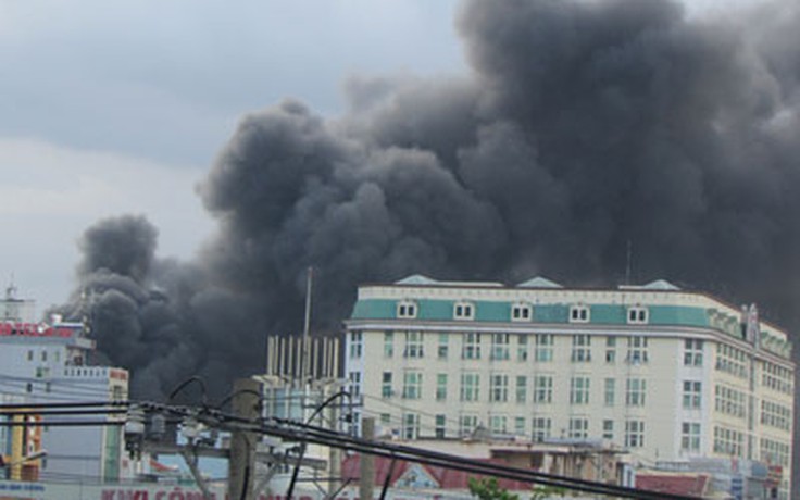 Cháy lớn tại Khu công nghiệp Sóng Thần 1