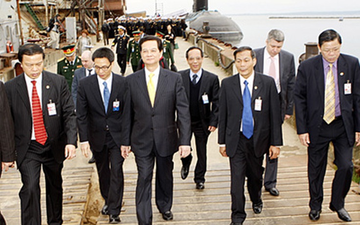 Thủ tướng Nguyễn Tấn Dũng thị sát tàu ngầm Kilo 636 mang tên Hà Nội