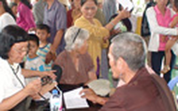 Giúp người nghèo 3.6.2013