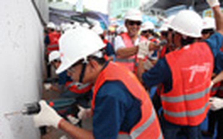 Tôn vinh công nhân xây dựng tại Vietbuild 2013