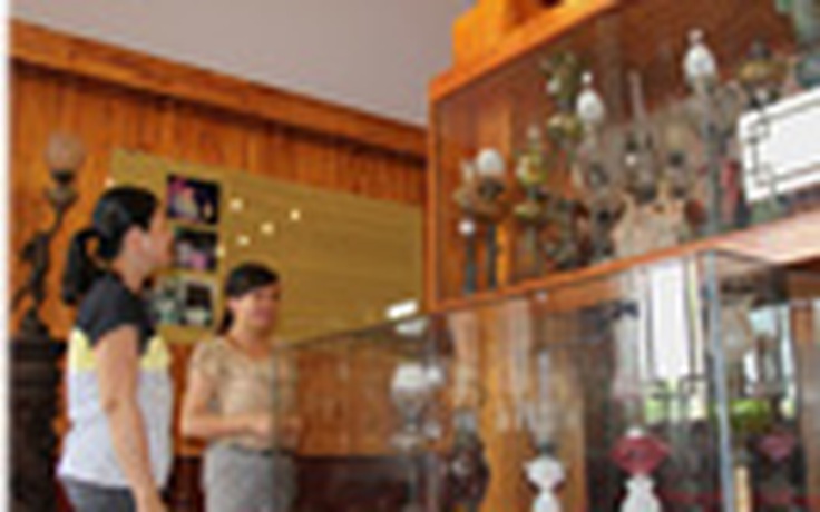 Bộ sưu tập đèn cổ lớn nhất Việt Nam