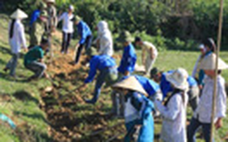 Đội SV tình nguyện đồng hương Nghệ An-Hà Tĩnh: Niềm vui tình nguyện