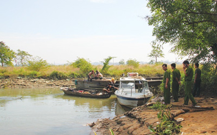 Lập “liên quân” xử lý cát tặc trên sông Đồng Nai