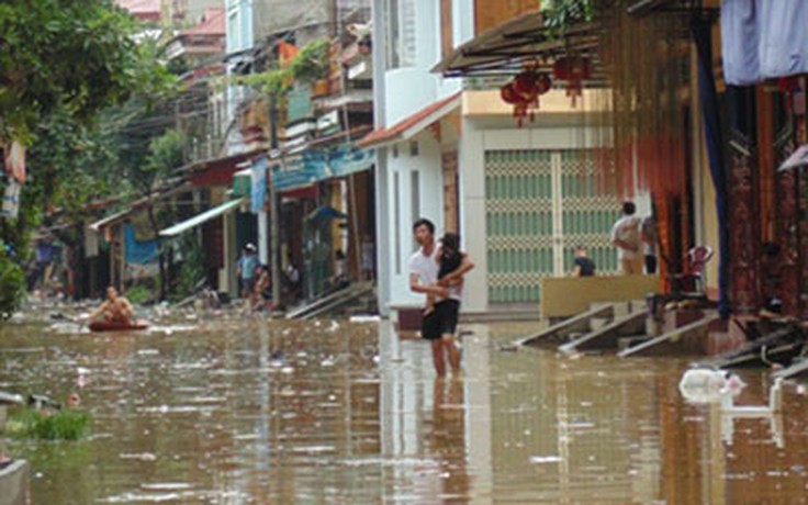 Dân tá hỏa nghe báo lũ khẩn cấp trong đêm